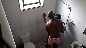 Adolescente (18+) É Pega Comendo Morena Rabuda..