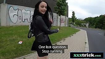 Die Vollbusige Britische Schönheit Alessa Savage Wird In Einem Pov-Outdoor-Video In Ihre Muschi Gefickt