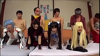 Orgia Di Sesso Di Gruppo Con Carini Cosplayer Asiatici