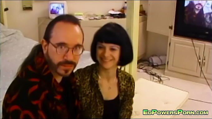 Vintage Video: Ed Powers Og Nona Mejones Lidenskabelige Møde