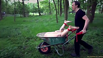 Scopata E Bondage Di Una Schiava Ruvida Con Una Bionda Kinky In Un Video Bdsm!