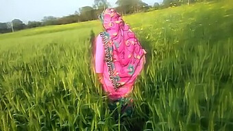 Indian Village Girl'S Outdoor Sex In Hindi