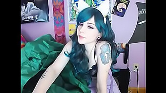 O Prazer Próprio Sensual De Kitty Na Webcam