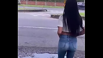 Brunette Latina Krijgt Haar Strakke Kutje Opgerekt Door Een Grote Lul