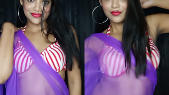 Striptis Panas Rekha Boi Berbulu Dalam Bikini