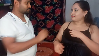 Niña India De 18 Años Con Grandes Tetas Naturales Engaña Con Un Desconocido En Casa