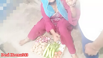 18-Year-Old Indian Girl Gets Creampied By Her Vegetable Seller