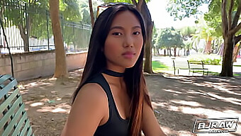 Small Tits Thai Gets A Deep Throat From Bjraw