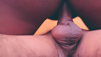 Rondborstige Indiase Babe Krijgt Een Cumshot In Haar Mond