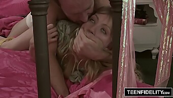 Adolescente Rubia Recibe Un Creampie De Cumpleaños