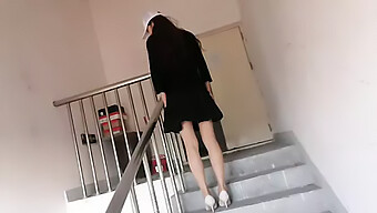 Cô Gái Á Đông Tuổi Teen (18+) Được Liếm Và Ngón Tay Vào Hậu Môn Trong Một Video Cổ Điển