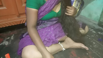 18-Year-Old Amateur Tamil Aunty Gets Naughty