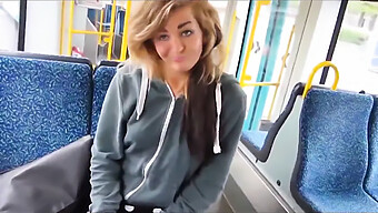 Coquine Fa La Maiala Sul Tram