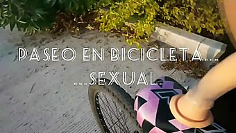 Boob Y Tetas Juegan En Una Bicicleta Sexual