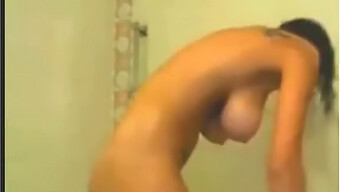 Amateur Busty'S Douchepornovideo