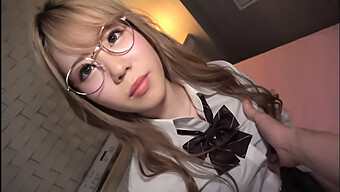 Japonska Najstnica Dobi Kremno Pito V Prvem Delu Cosplay Porno Serije