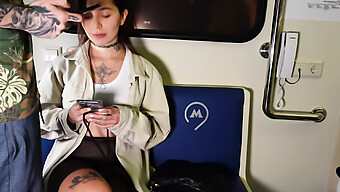 Sexo Público En Tren Con Una Joven Adolescente Rusa