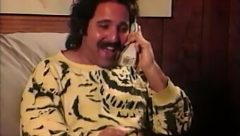 Vintage Amerikansk Porr: En Tjejs Sexiga Tid Med Ron Jeremy