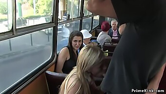 Bionda Kinky Riceve Una Sborrata In Faccia In Un Autobus Pubblico