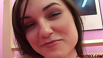 18+ Genç Sasha Grey, Sert Anal Seks Sırasında Sıkı Götünü Siktiriyor