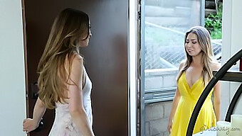 Gêmea 2: Melissa Moore E Capri Anderson Em Sexo Lésbico E Chupada De Buceta