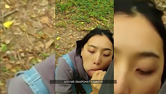 Pelayanan Publik Di Tempat Umum: Gadis Cina Memberikan Blowjob