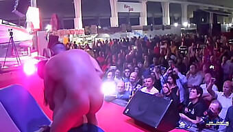 Festa De Sexo Em Grupo Com Um Pau Grande E Marrom