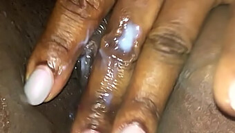 Fingering Af En Barberet Fisse I Hd-Video