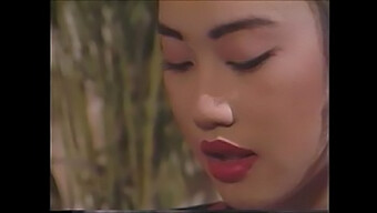 Hete Aziatische Mimi Miyagi In Een Retro Pornoclip