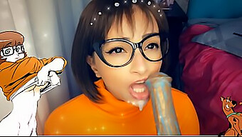 Camgirl Brazil Velma Với Cổ Họng Sâu Và Vú To Trong Video Khiêu Dâm Scooby Doo