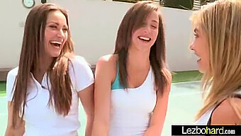 Guarda Le Lesbiche Adolescenti (Dani Daniels, Malena Morgan, Lia Lor) Leccarsi E Succhiarsi A Vicenda