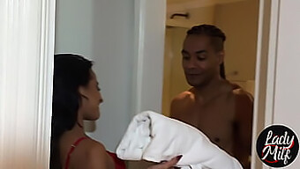 Interracial Milf Bekommt Einen Großen Schwarzen Schwanz In Ihrer Dusche