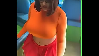 Two Cosplayers In A Threesome With Velma